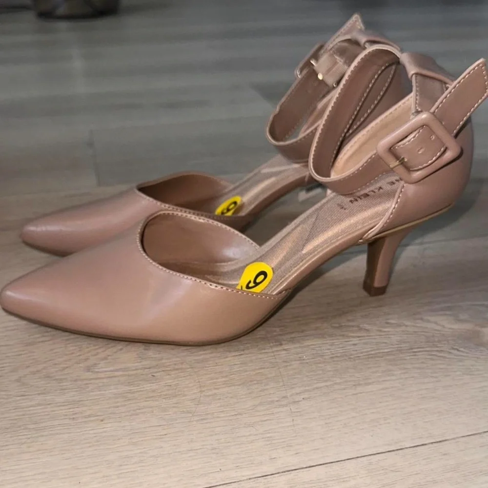 Anne Klein Nude Pointed Toe Ankle Strap Pumps Size 9 - Picture 6 of 8